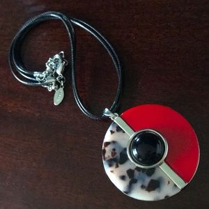 ⭕️ Pretty Statement Necklace! ⭕️